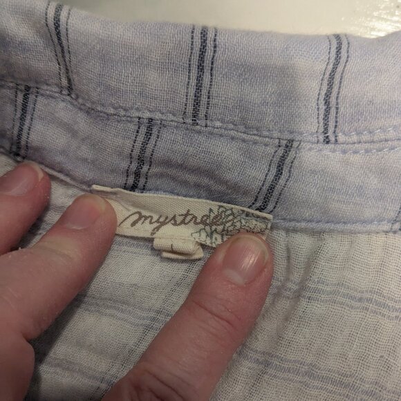 Mystree Button Up Tunic - Large - Picture 2 of 10